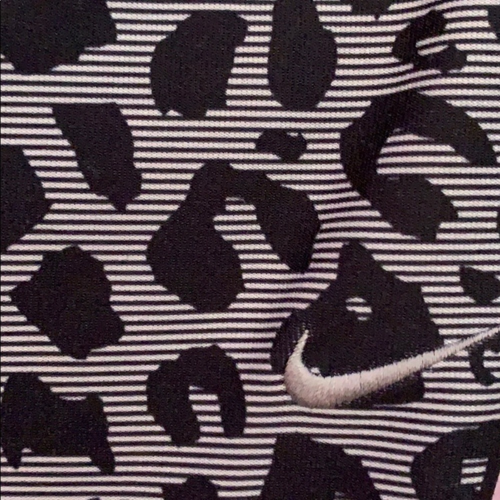 Nike - Picture 2 of 5